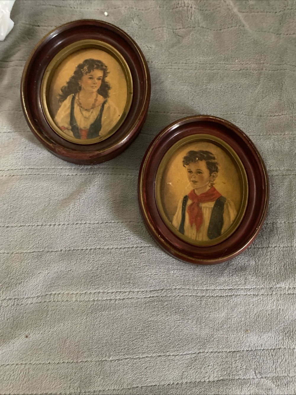 Oval Wood Picture Frame Pair in Dark Brown